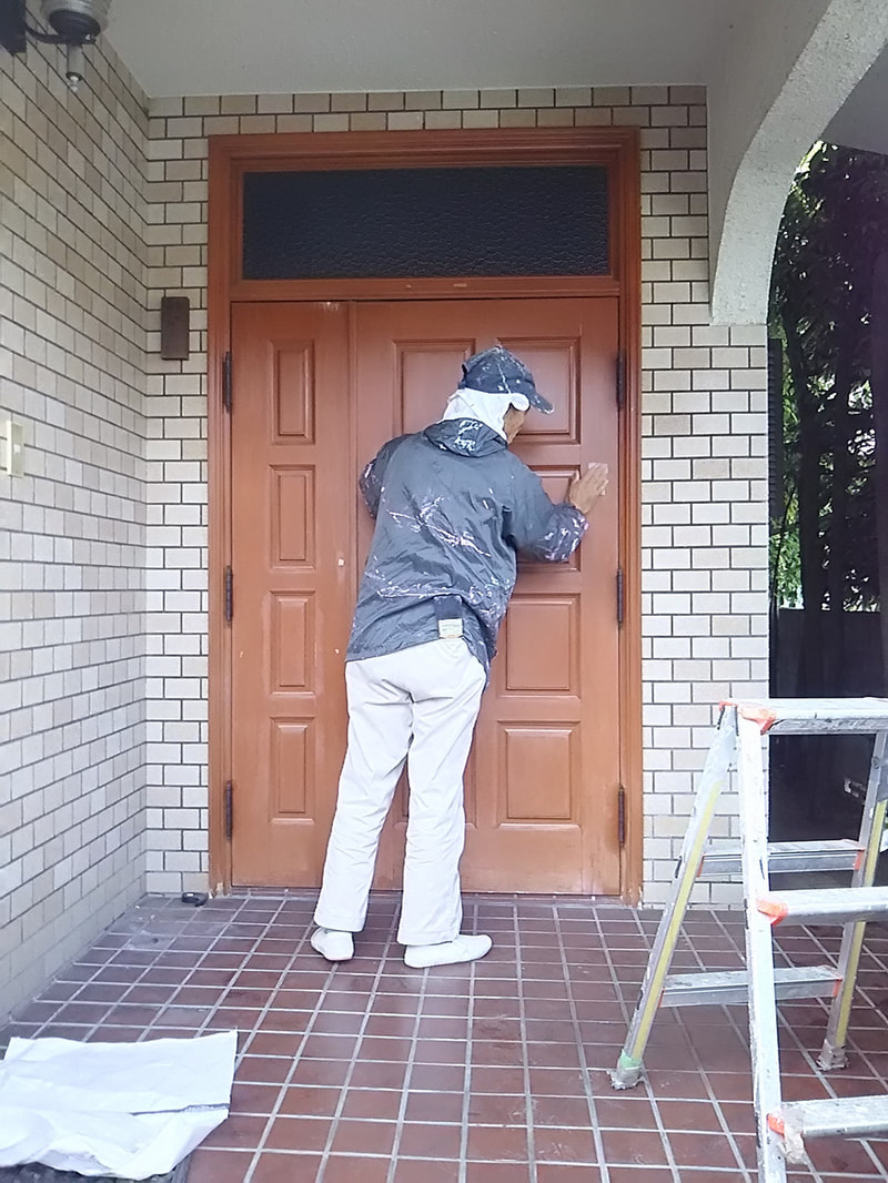 木製玄関ドアの塗装｜施工実績｜アンズリフォーム｜愛媛県松山市にある、女性の視点で考えるリフォーム会社です。